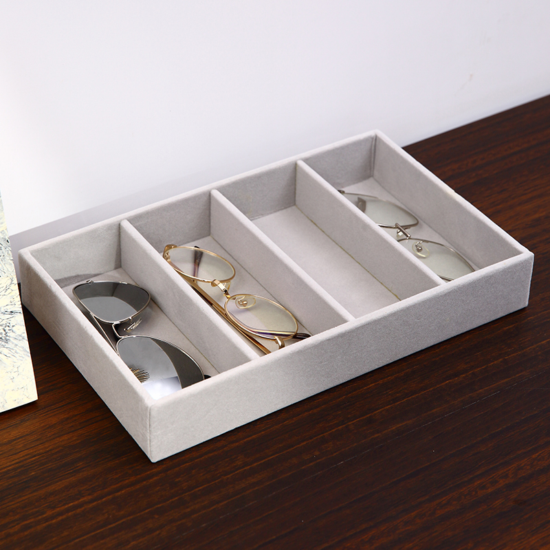 Caja de almacenamiento de gafas de sol personalizadas apilables de cuero Bandeja de almacenamiento de gafas de sol de terciopelo gris para anteojos con 4 divisores